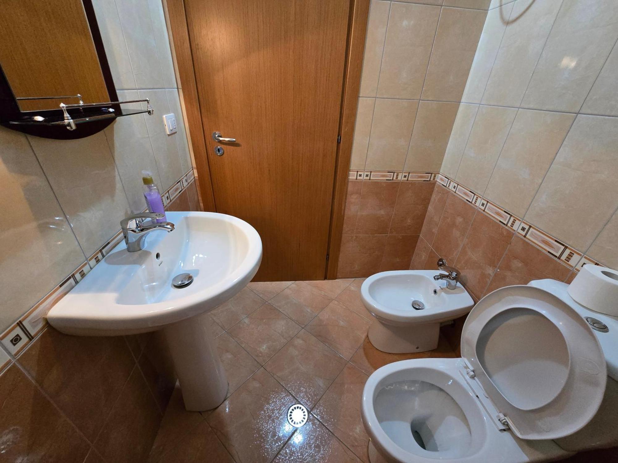 Modern , Quiet , Family Friendly & Fully Furnished Apartment Vlorë Exteriör bild